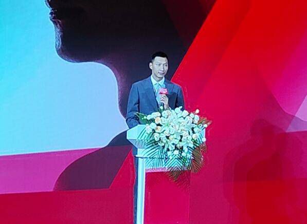 积分榜上，利物浦3连胜终结让出榜首距离阿森纳1分，维拉升第三，曼联排名第7距前四6分。